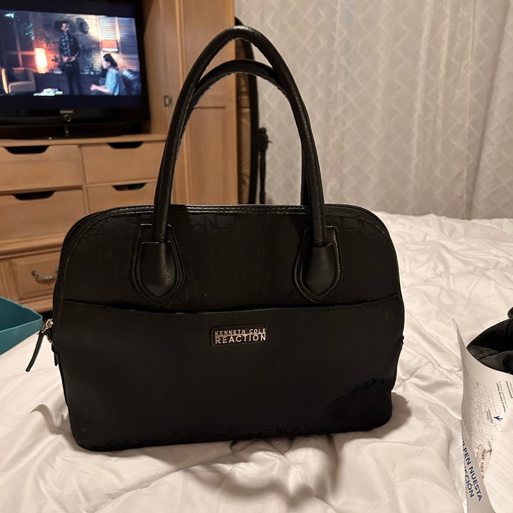 Kenneth Cole Reaction Zipper tote